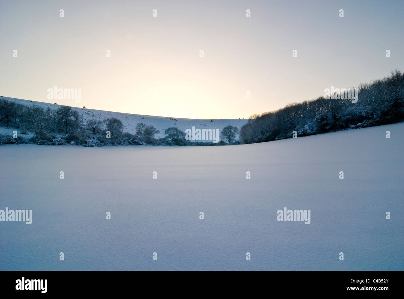 Snow couverts South Downs, vue depuis le bas vers Welcombe wolstonbury près de thoricourt Banque D'Images