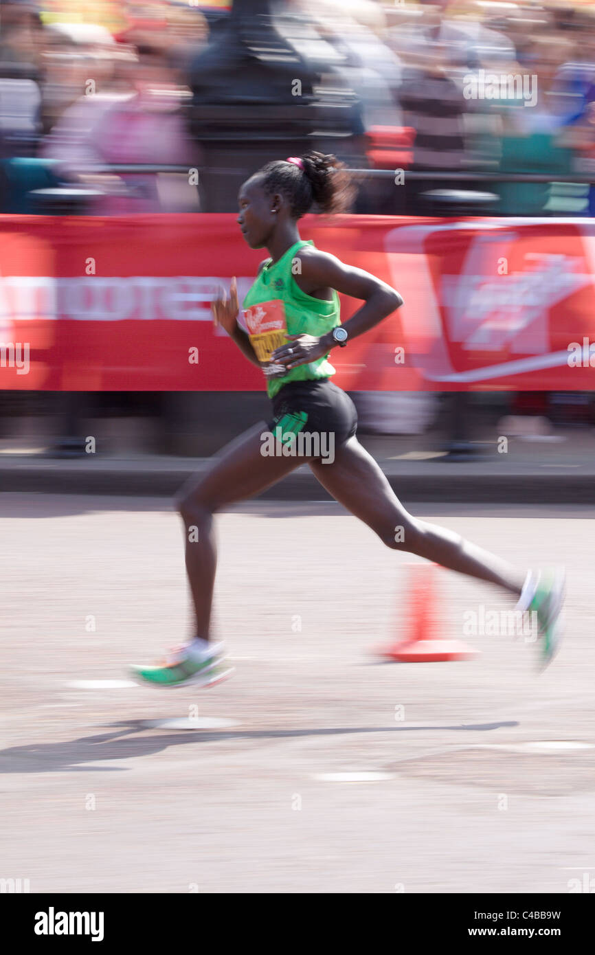 Mary Keitany au Marathon de Londres 2011 Banque D'Images