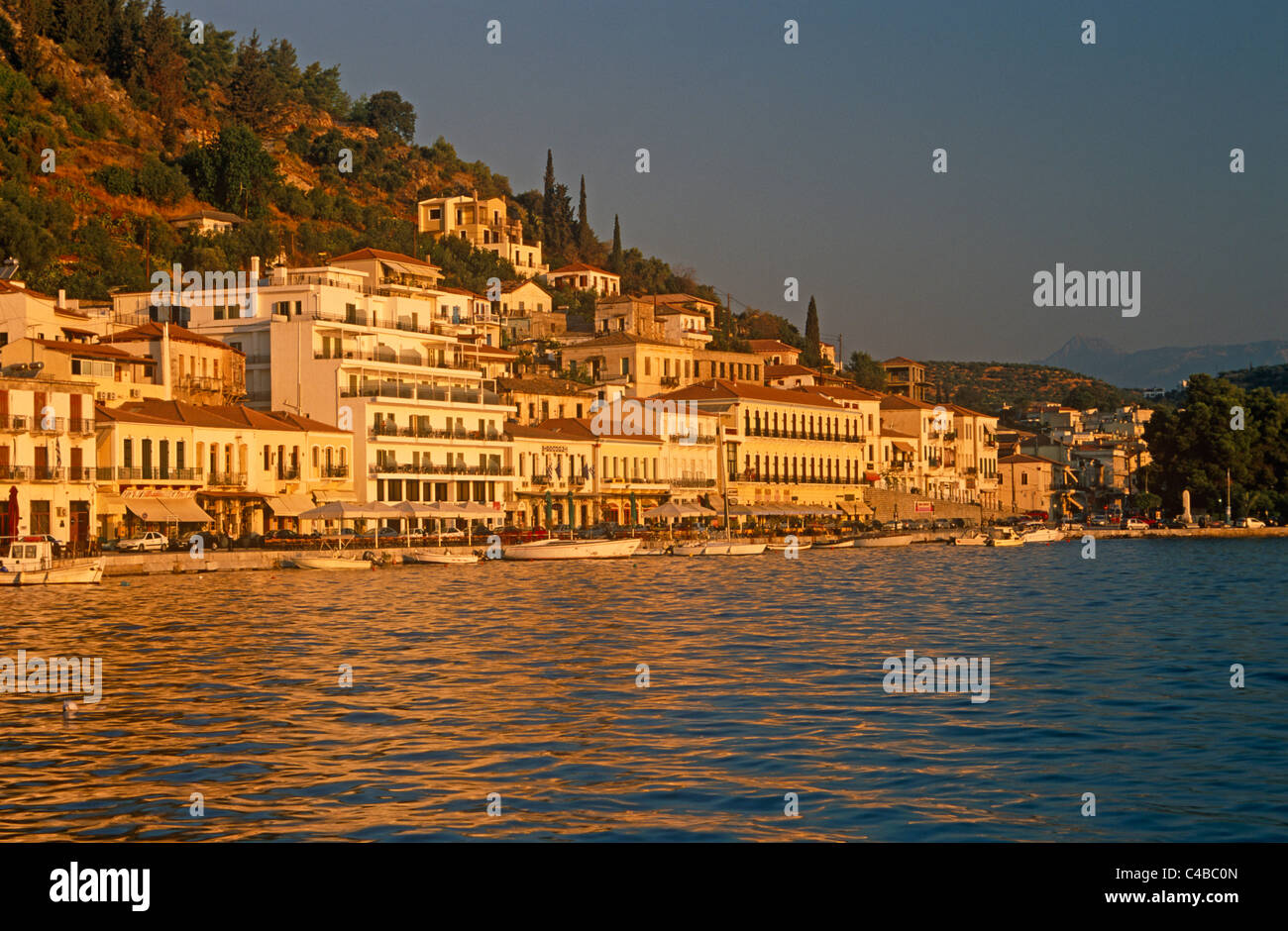 La Grèce, le Péloponnèse, en Laconie, Yithio (aka Gythion). Anciennement le port de l'ancienne Sparte, Yithio aujourd'hui, c'est un pittoresque port de la ville et porte de la péninsule de Mani. Banque D'Images