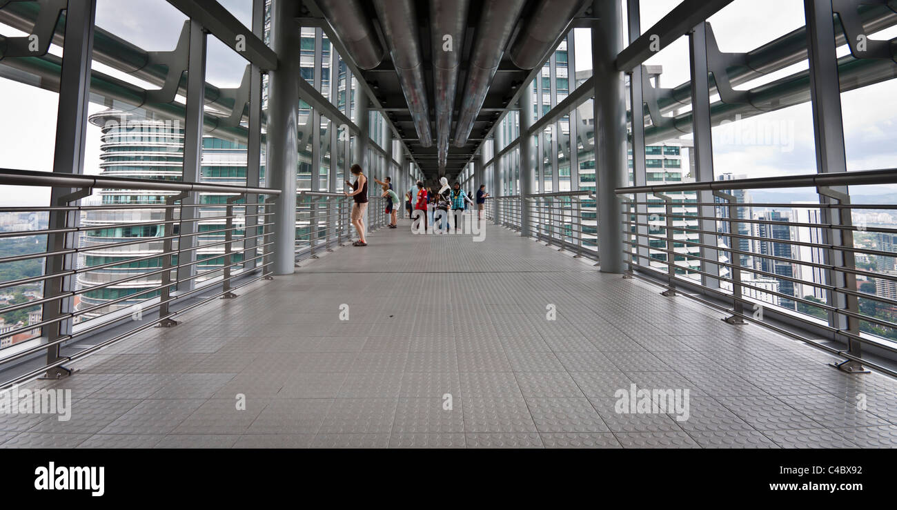 Pont en ciel dans les Tours Petronas. Kuala Lumpur - Malaisie. La Malaisie. Banque D'Images