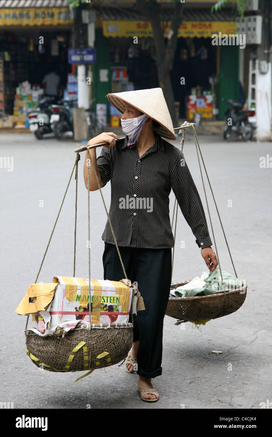 Vendeur vietnamien dame à Hanoi Banque D'Images