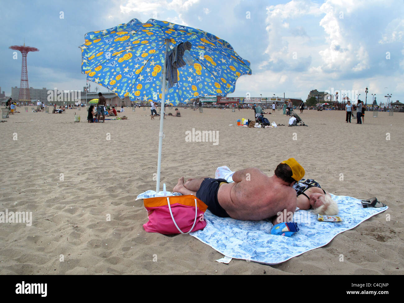 Le soleil sur la plage de Brighton, Coney Island, New York City, USA Banque D'Images