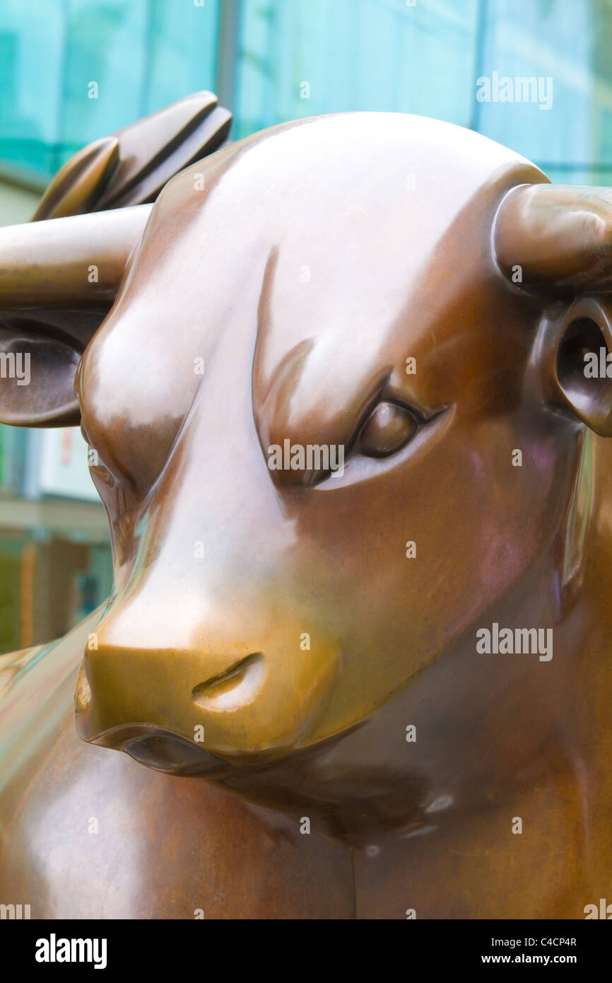 Le taureau de bronze au centre commercial Bullring, Birmingham, West Midlands, England, UK Banque D'Images