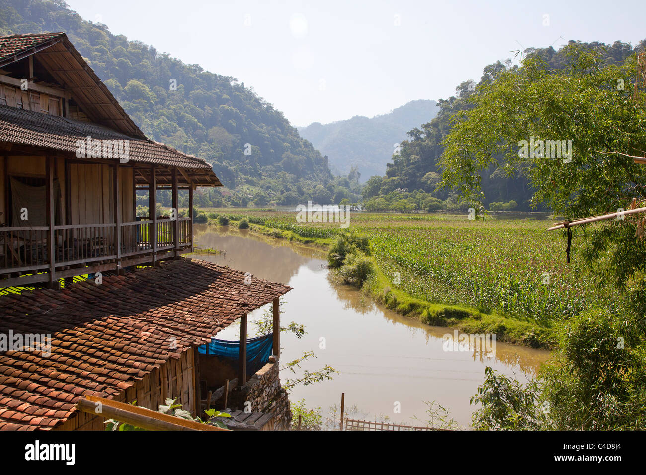 Le Vietnam du Nord, le Parc National du Lac de Ba Be, Lakeside petite exploitation Banque D'Images