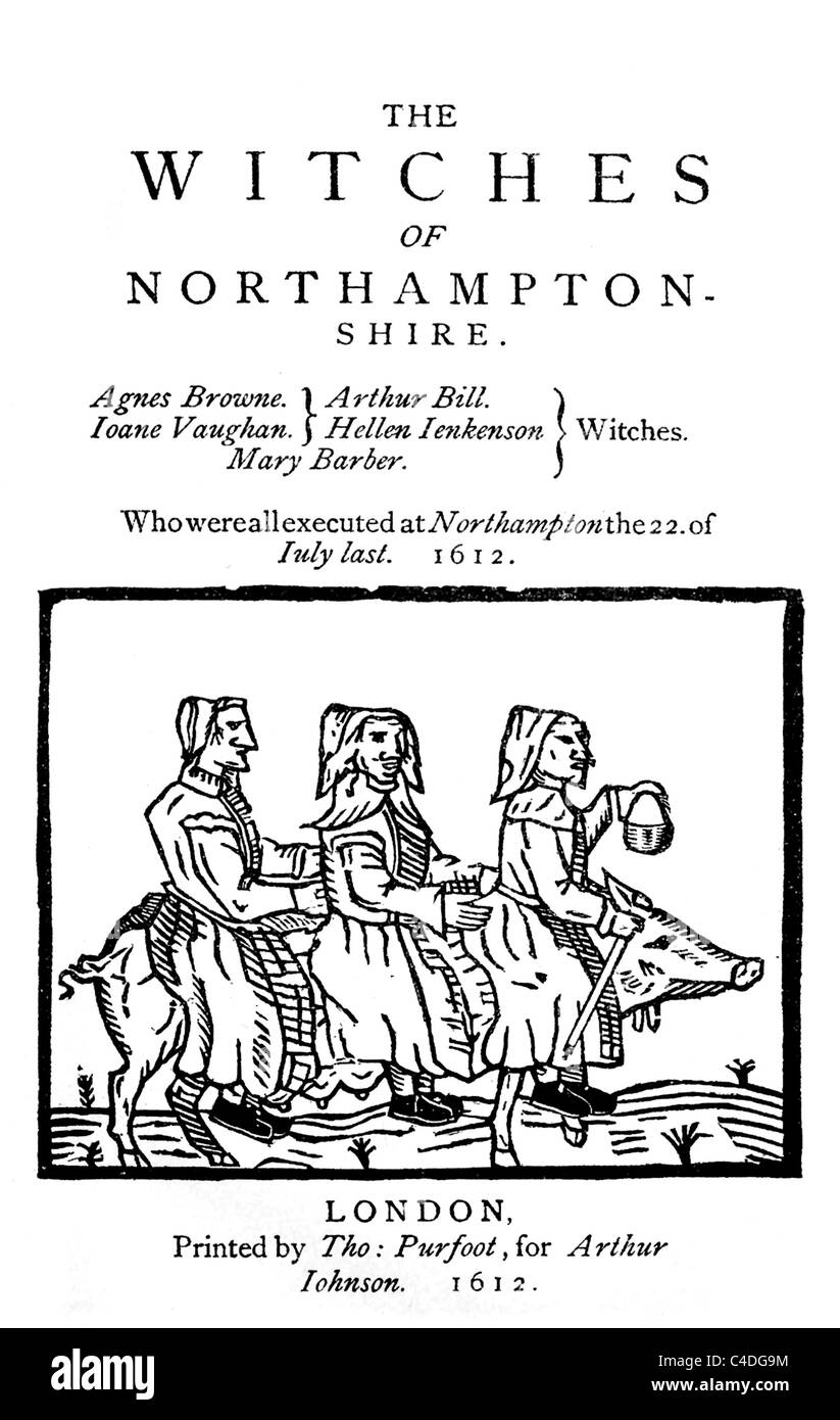 Couvrir d'une brochure de 1612 intitulée "Les Sorcières de Northamptonshire' ; illustration noir et blanc ; Banque D'Images