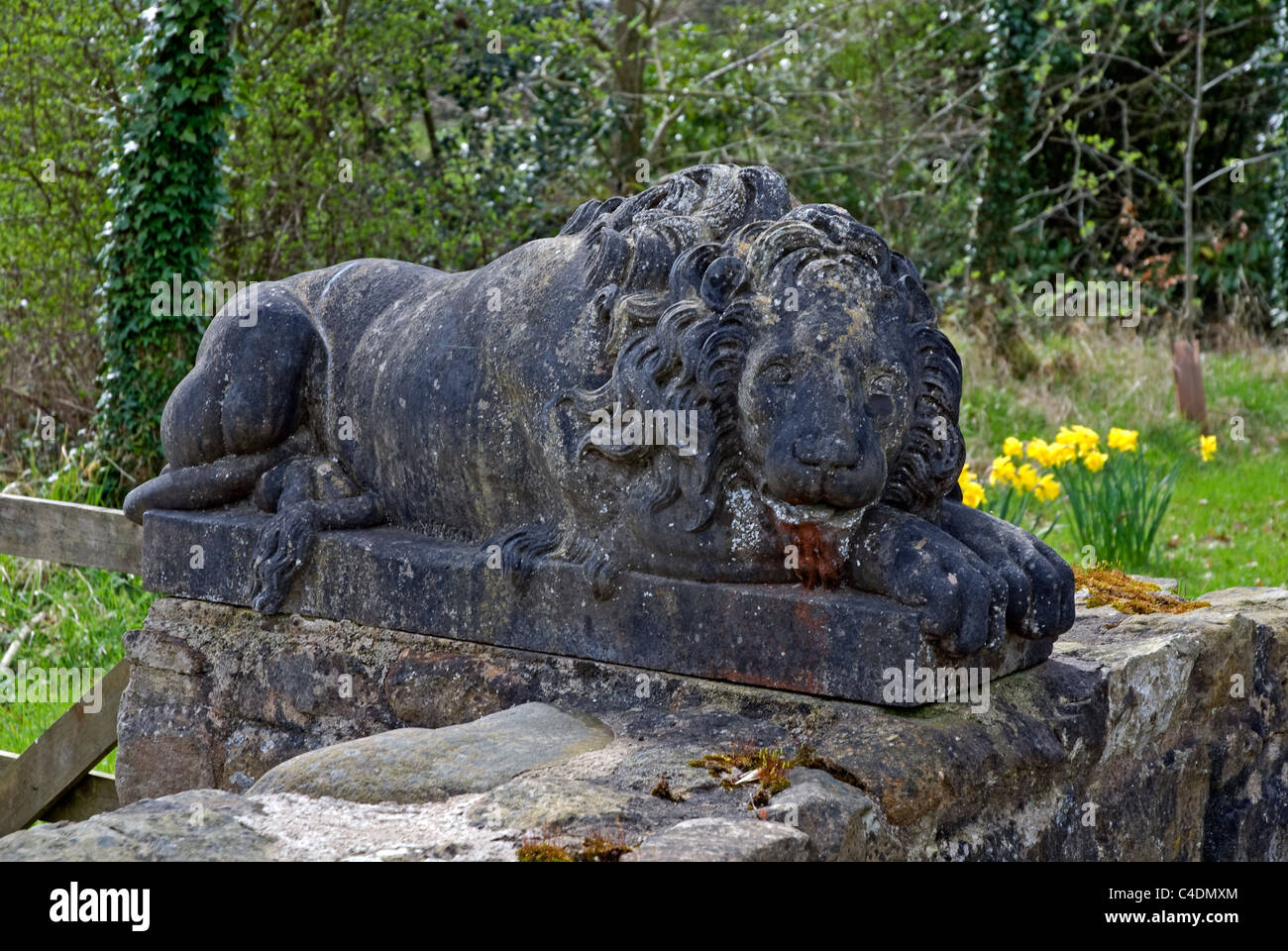 Lion en pierre garde entrée de Belle Isle Castle, Lough Erne, comté de Fermanagh, en Irlande du Nord Banque D'Images