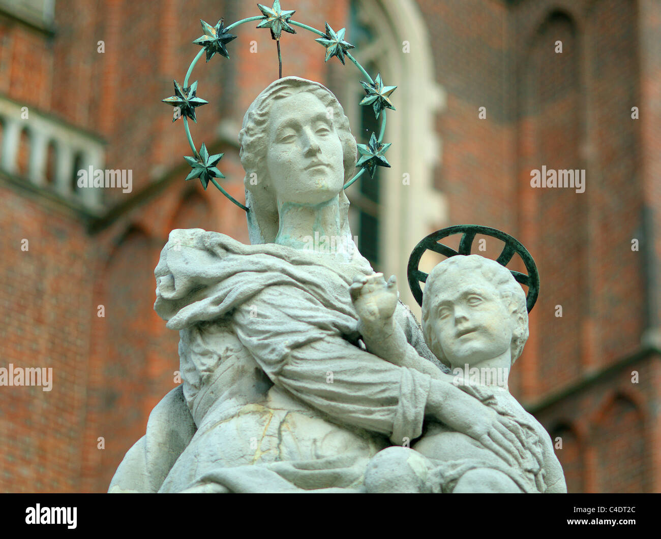 Vierge Marie et l'enfant statue Wroclaw Pologne Banque D'Images