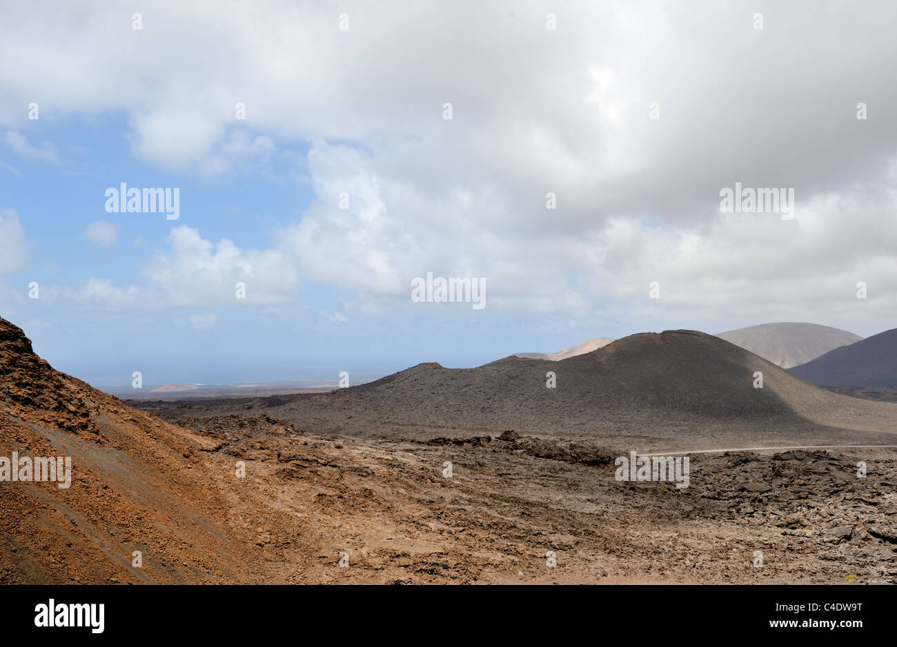 Paysage volcanique aride du Parque National de Timanfaya, Lanzarote, Canaries Banque D'Images