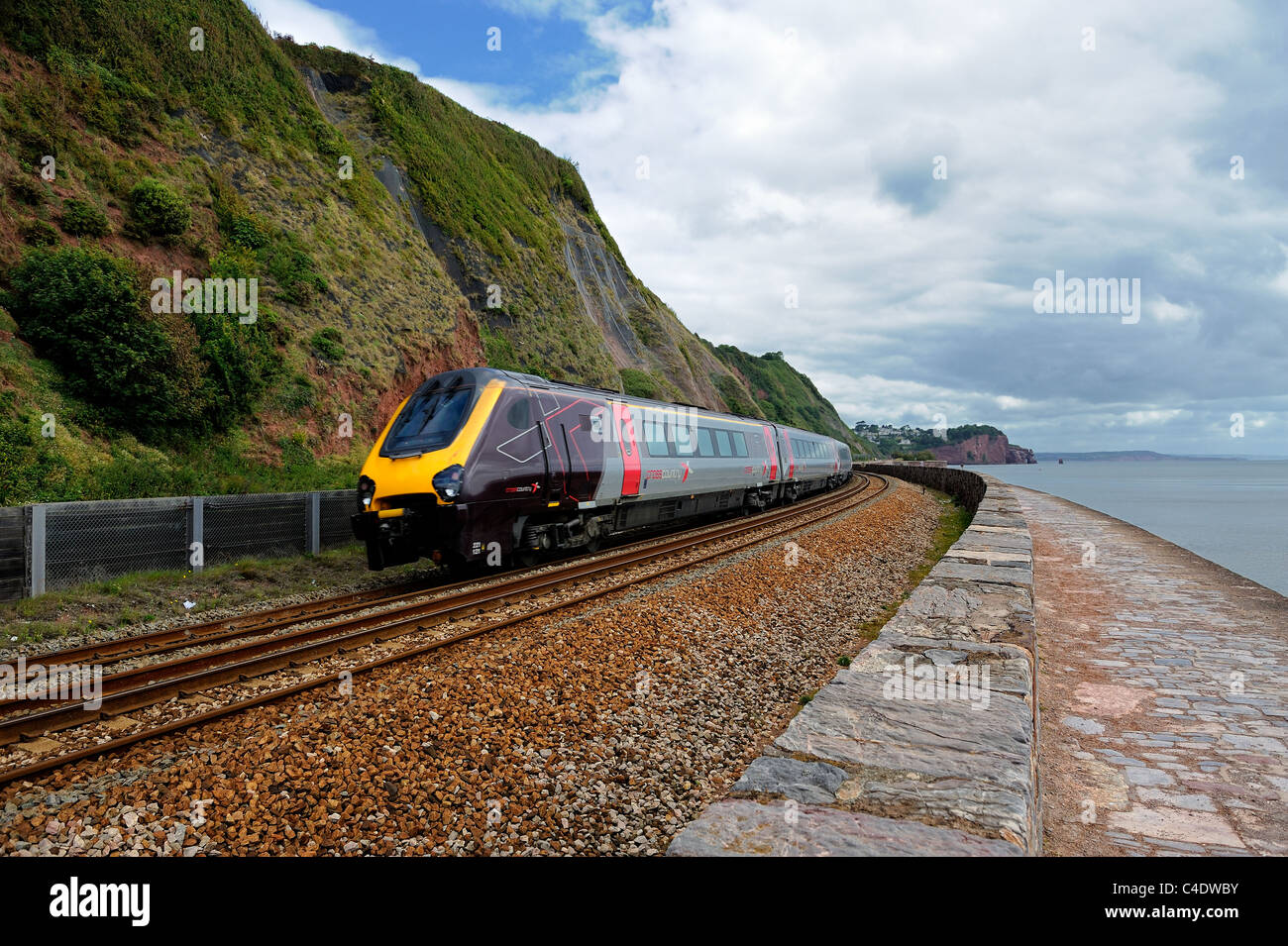 Un train voyager Dawlish Devon england uk Banque D'Images