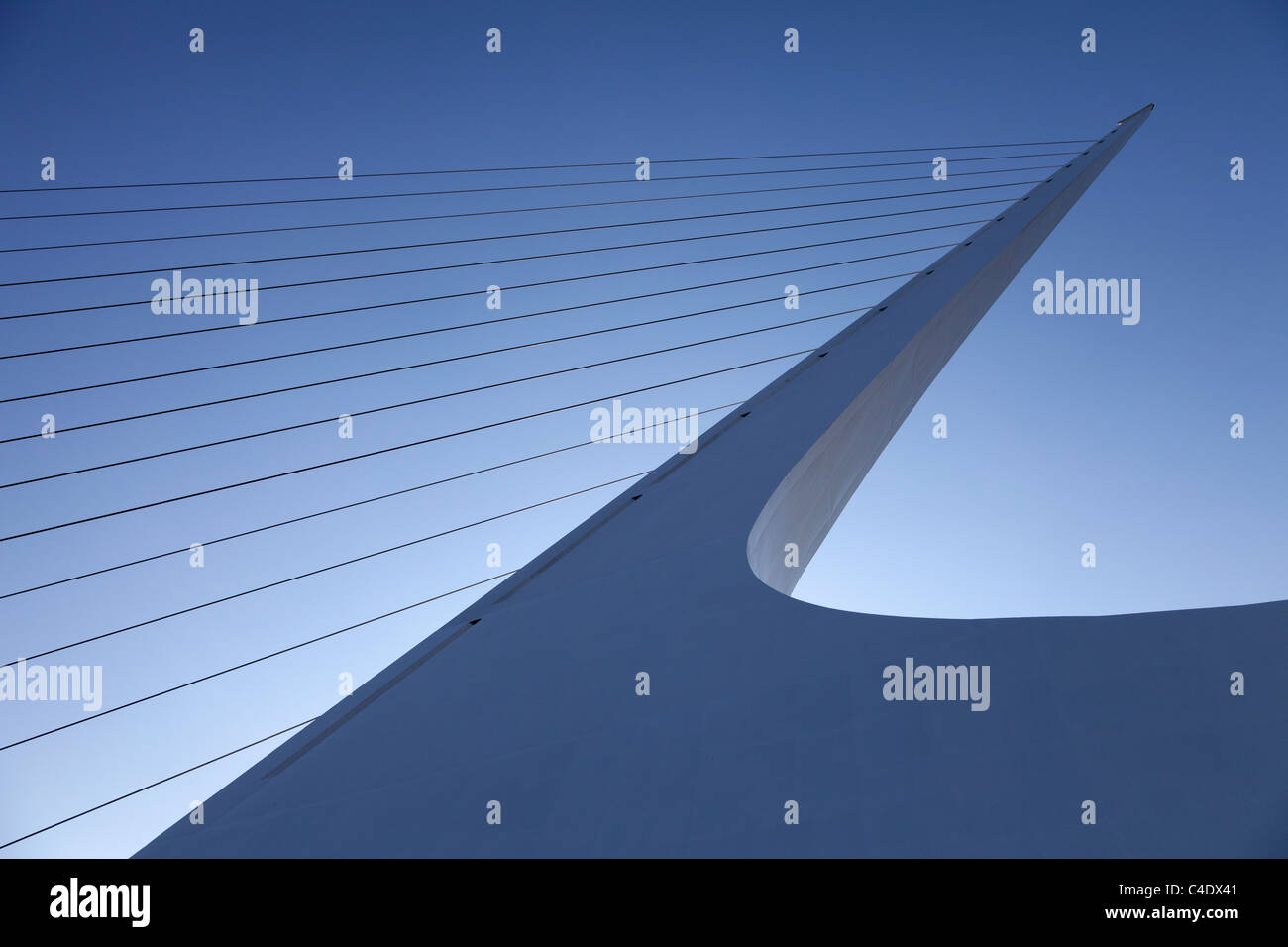 Tour de Sundial Bridge à Turtle Bay, Redding, en Californie. Conçue par Santiago Calatrava. S'étend sur la rivière Sacramento Banque D'Images