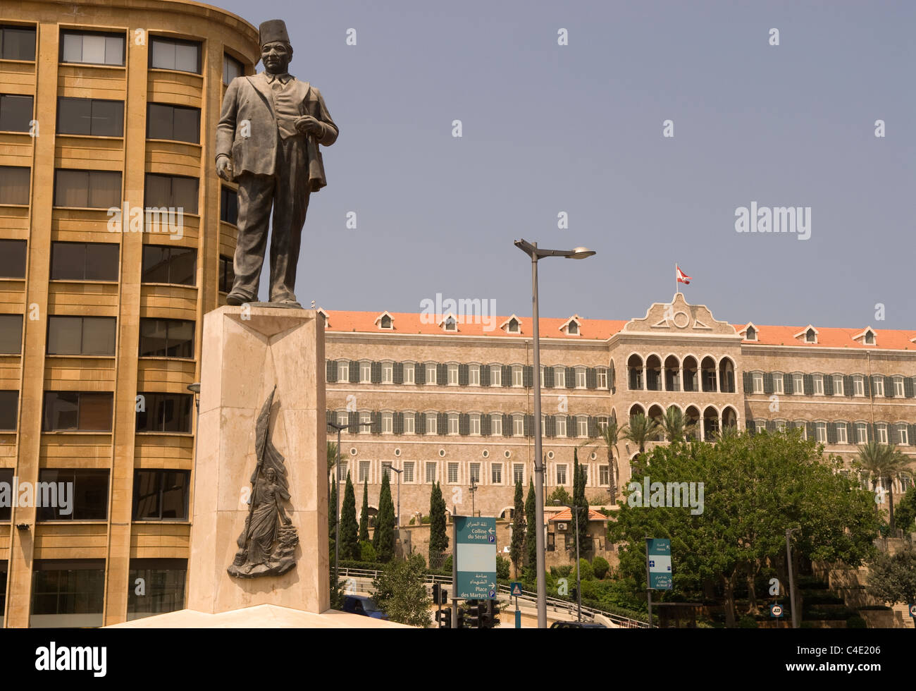 Statue de Riad el-Solh (1894-1951), le premier premier ministre du Liban, en face du Grand Sérail, centre-ville, Beyrouth, Liban Banque D'Images
