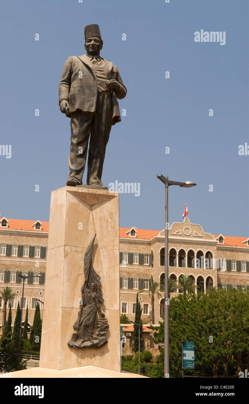 Statue de Riad el-Solh, premier premier ministre du Liban, en face du Grand Sérail, centre-ville, Beyrouth, Liban Banque D'Images