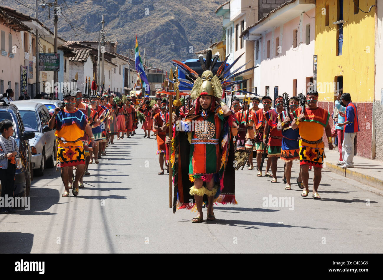 Un défilé en costume traditionnel Inca à Pisaq près de Cusco au Pérou Banque D'Images