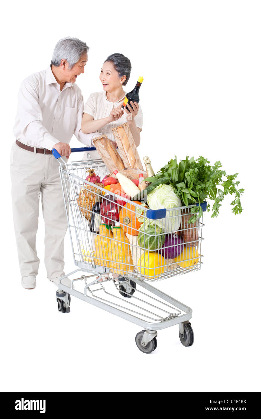 Couple Grocery Shopping Banque D'Images