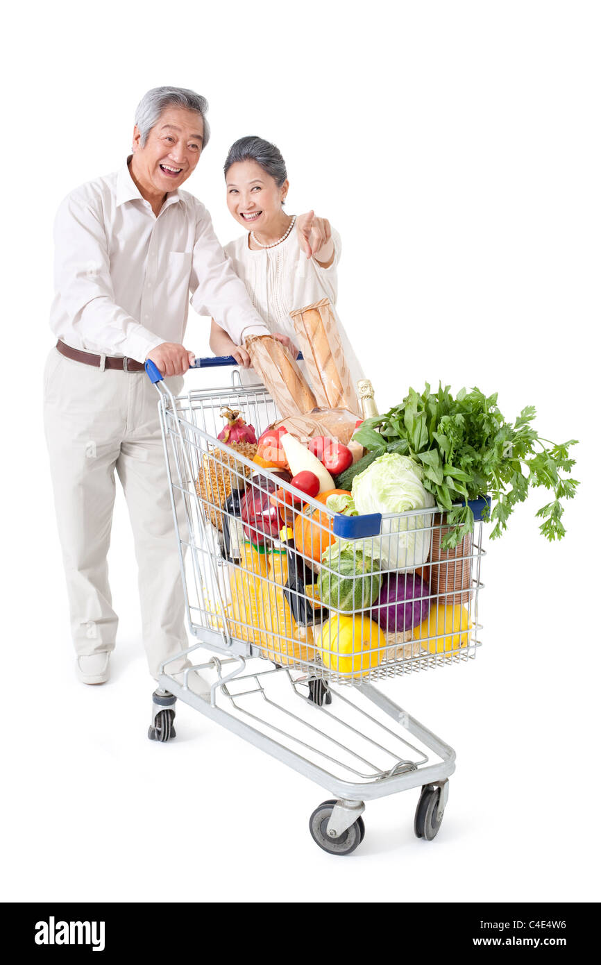Couple Grocery Shopping Banque D'Images