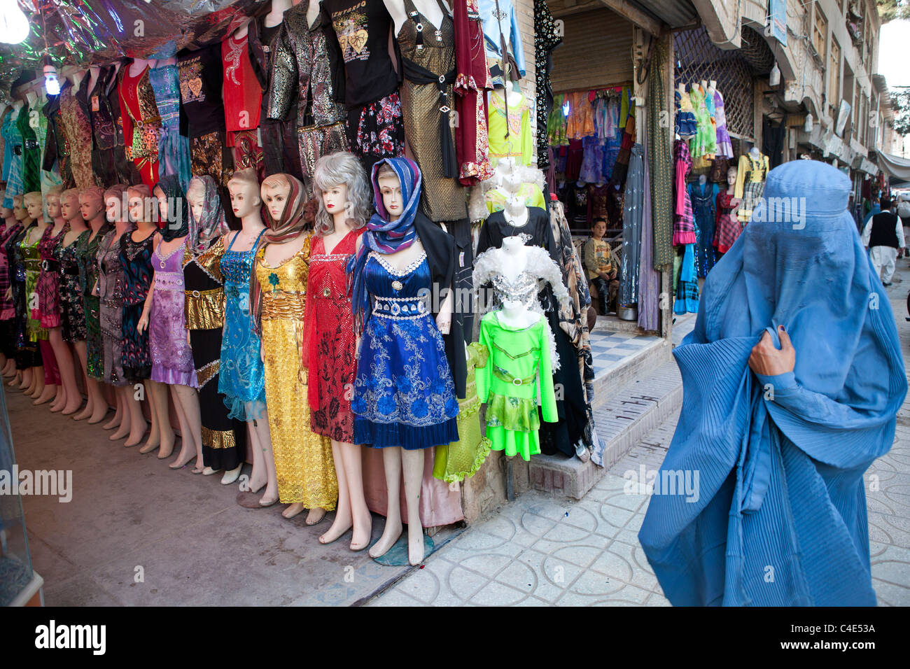 Magasin de vêtements à Herat, Afghanistan Banque D'Images