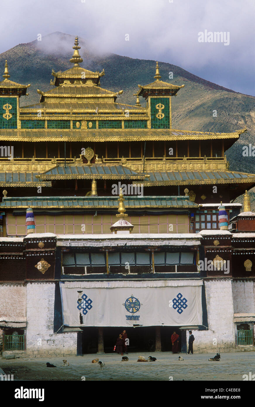 Monastère de Samye a été le premier monastère bouddhiste à être fondée au Tibet. Samye est célèbre pour son design mandala sacré. Dranang Banque D'Images