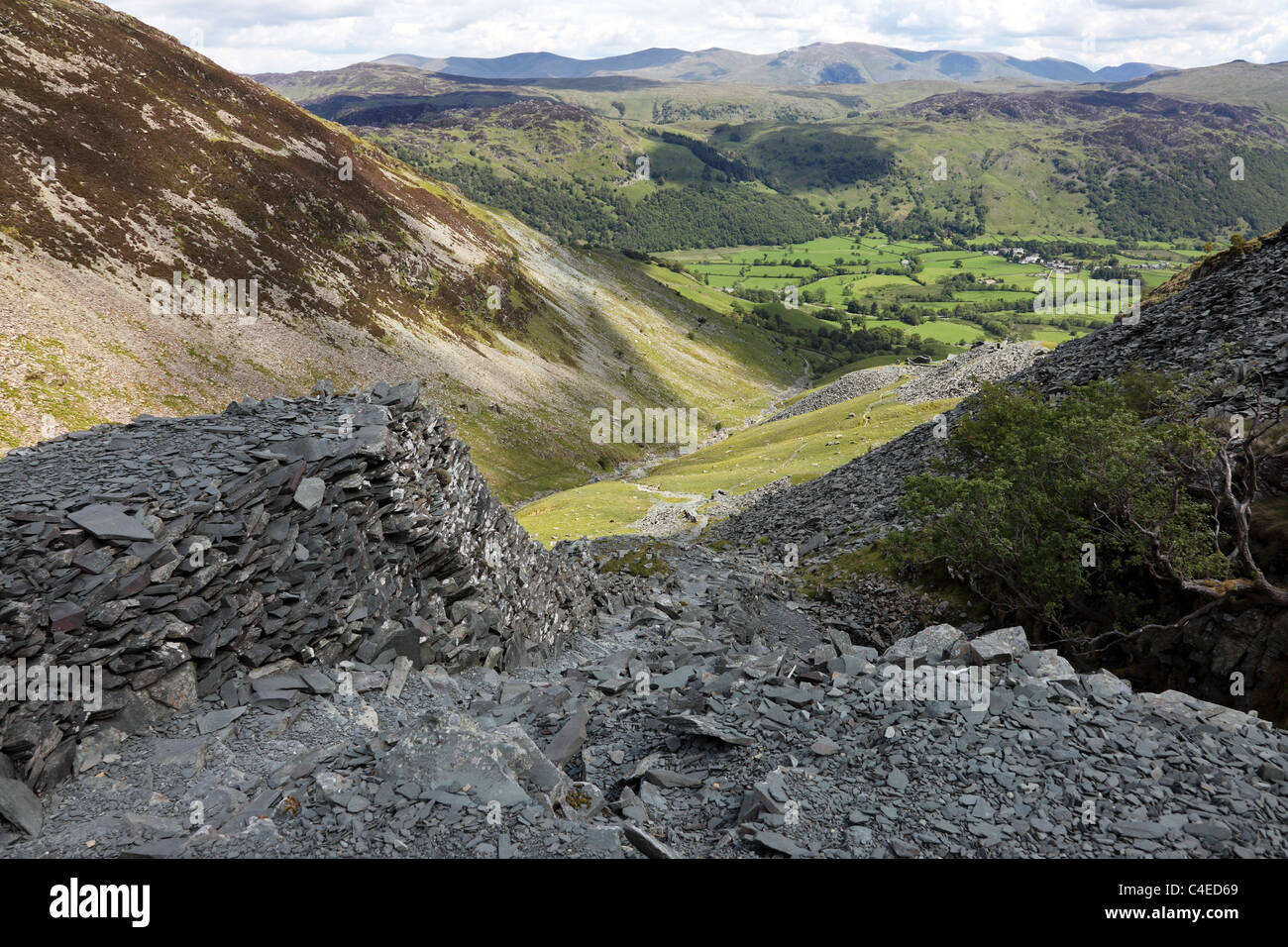 La vue sur la Petite Venise vers Helvellyn des carrières désaffectées Rigghead en langue Gill Spy High Lake District Cumbria Banque D'Images