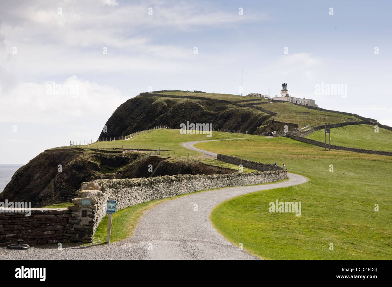 Tête d' établissement"Sumburgh, Shetland, Scotland, UK. Vue de la réserve naturelle RSPB pour les oiseaux qui se reproduisent dans l'seacliffs avec lighthouse Banque D'Images