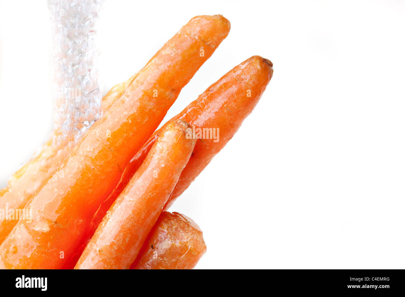 Orange douce carottes lavées par l'eau Banque D'Images