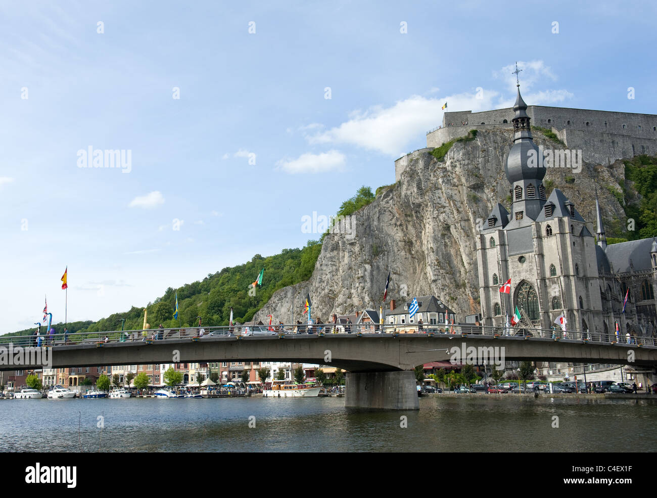 La ville de Dinant, sur les rives de la Meuse en province de Namur, Wallonie, Belgique Banque D'Images