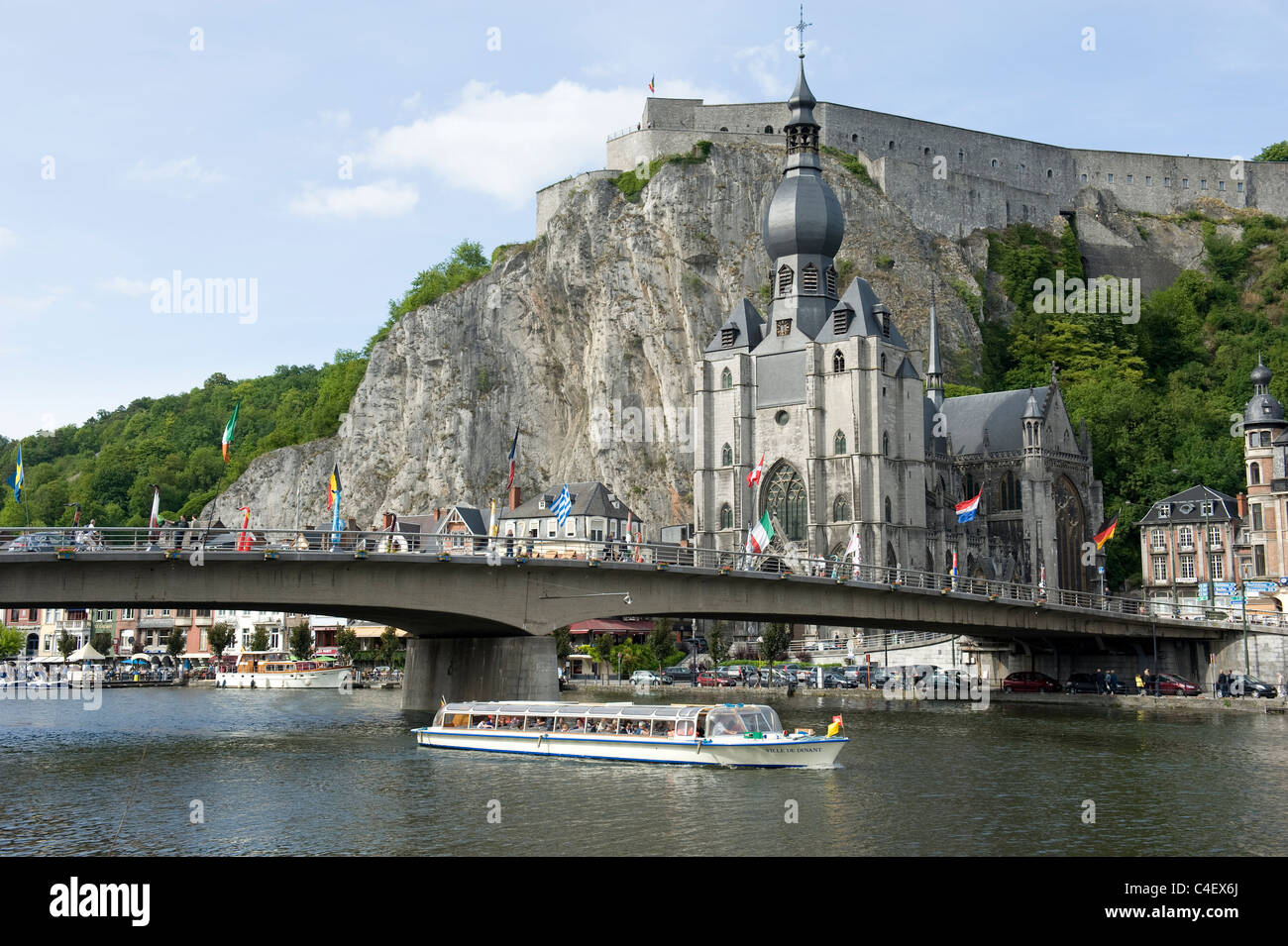 La ville de Dinant, sur les rives de la Meuse en province de Namur, Wallonie, Belgique Banque D'Images
