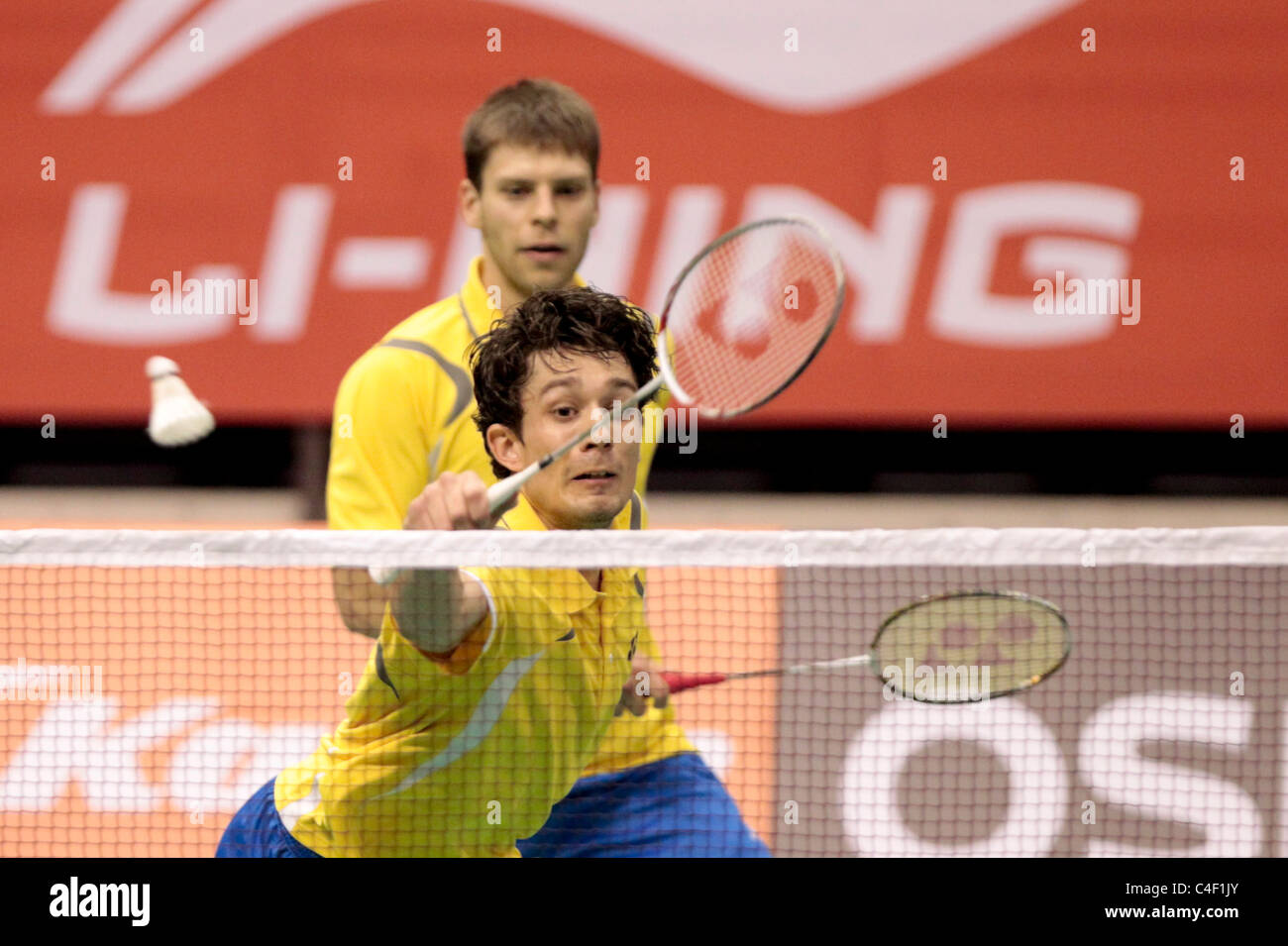 Oliver Roth et Michael Fuchs au cours de la qualification finale du double de l'Li-Ning Singapore Open 2011. Banque D'Images