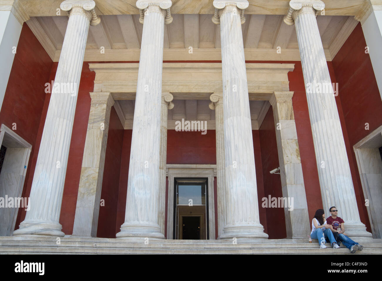 Entrée du Musée Archéologique National de néoclassique, Athènes, Grèce Banque D'Images