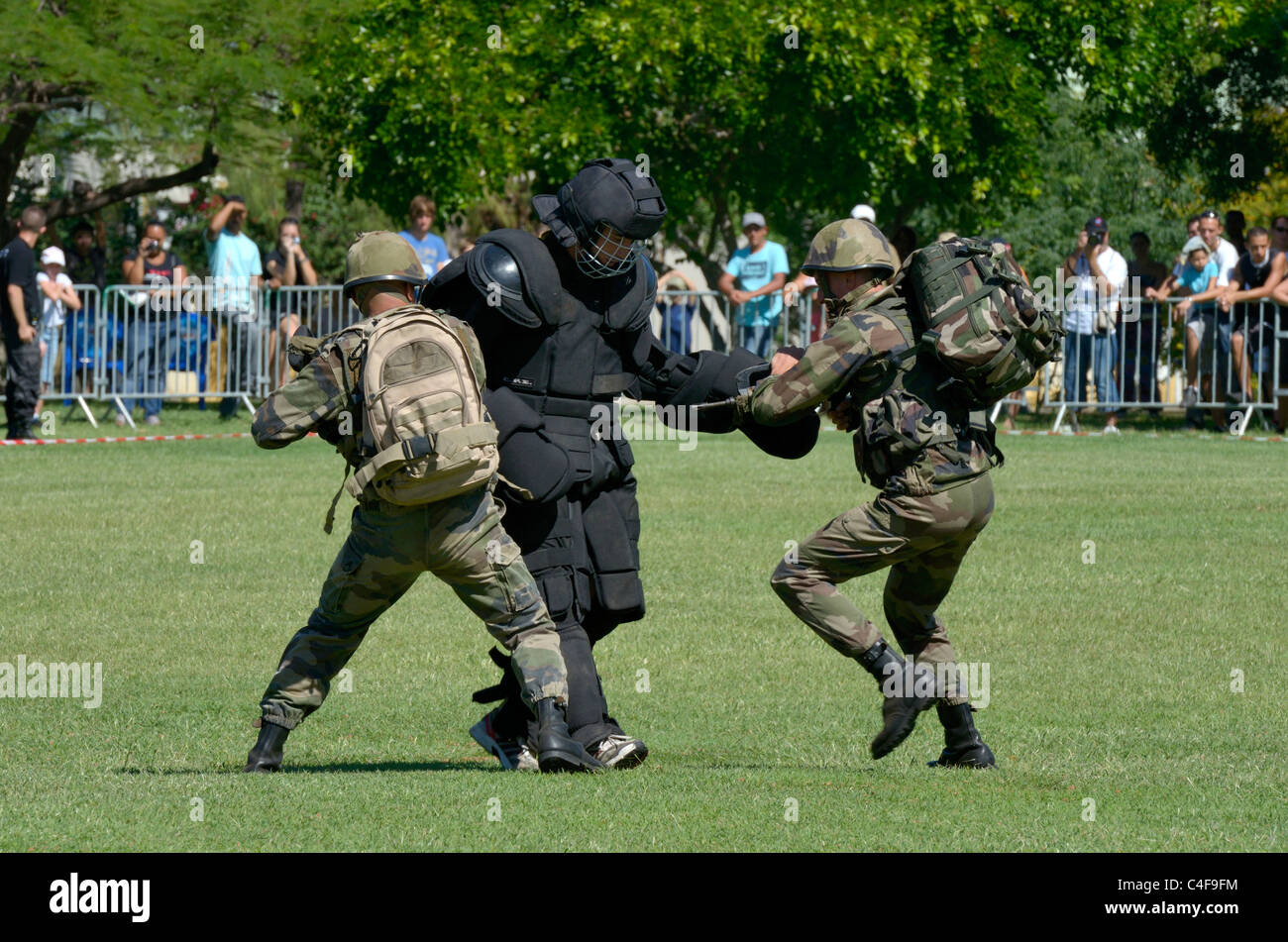 Montrer des forces françaises à la réunion de parachutistes Banque D'Images