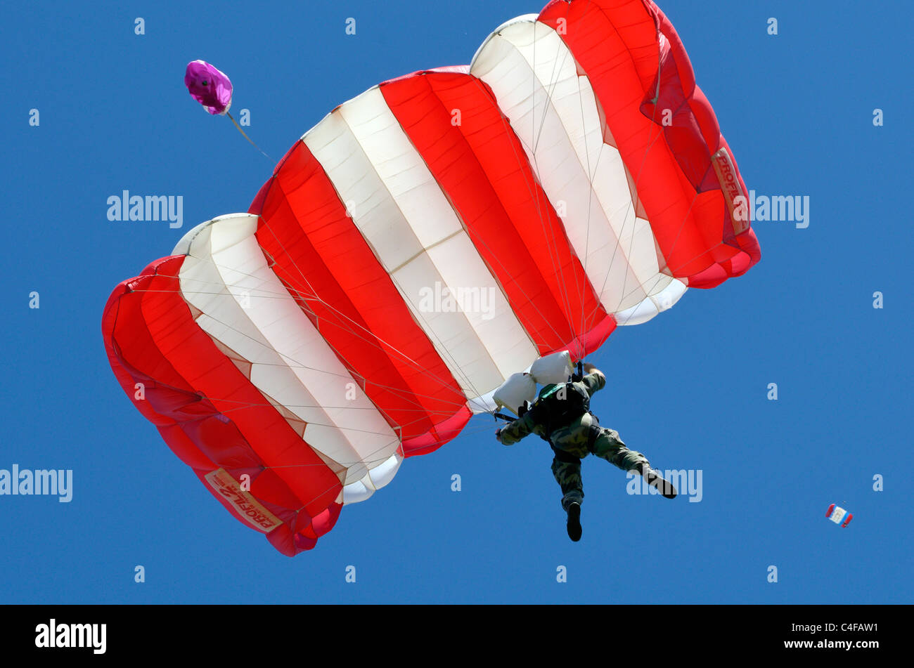 Montrer des forces françaises à la réunion de parachutistes Banque D'Images