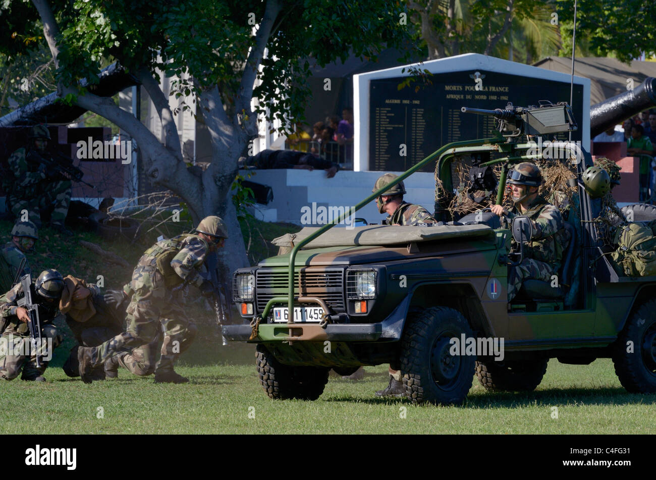 Montrer des forces françaises à la réunion de parachutistes Banque D'Images