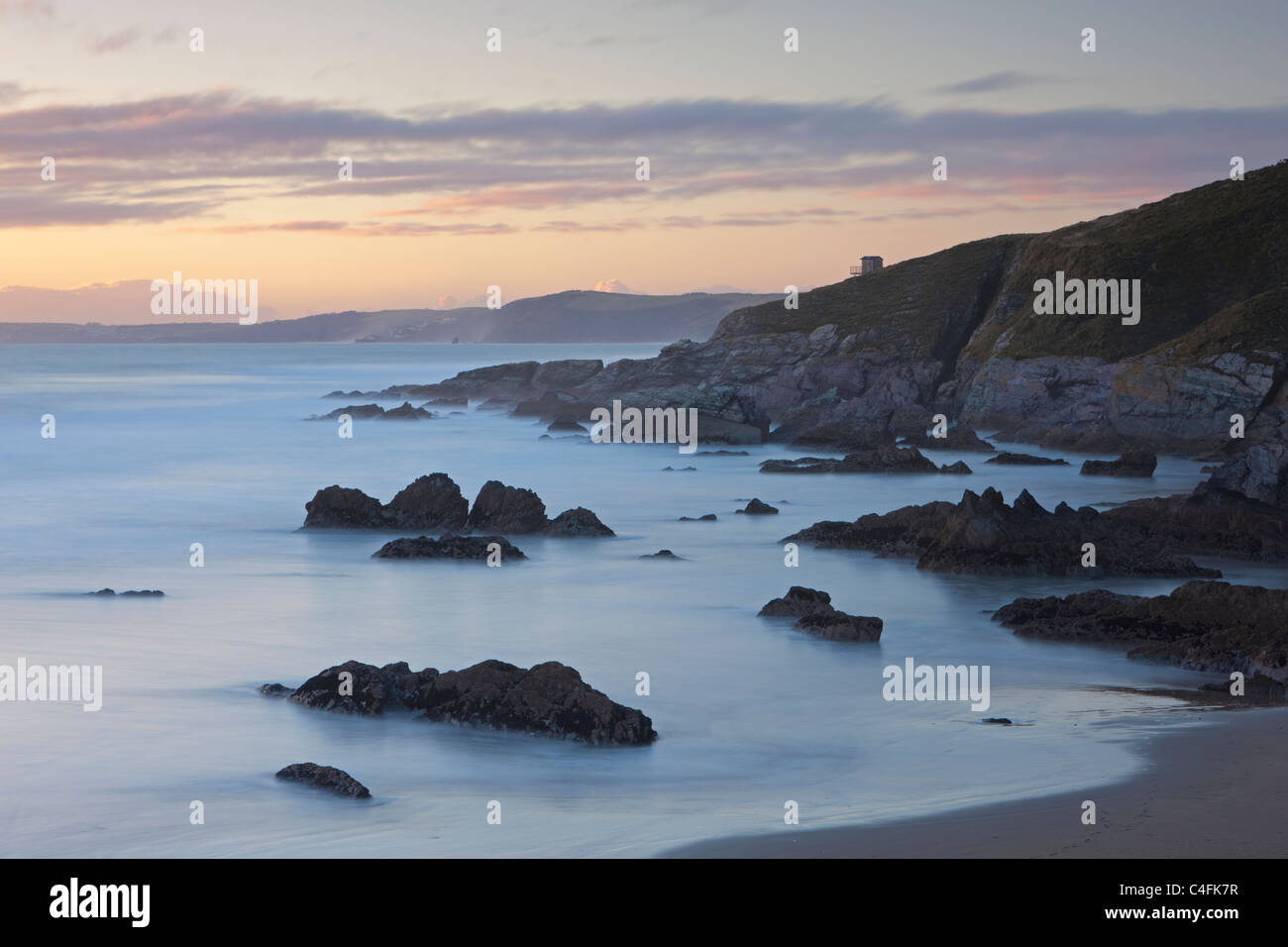 Crépuscule sur le descend de Whitsand Bay à Rocky Point Sharrow, Cornwall, Angleterre. L'hiver (Janvier) 2011. Banque D'Images