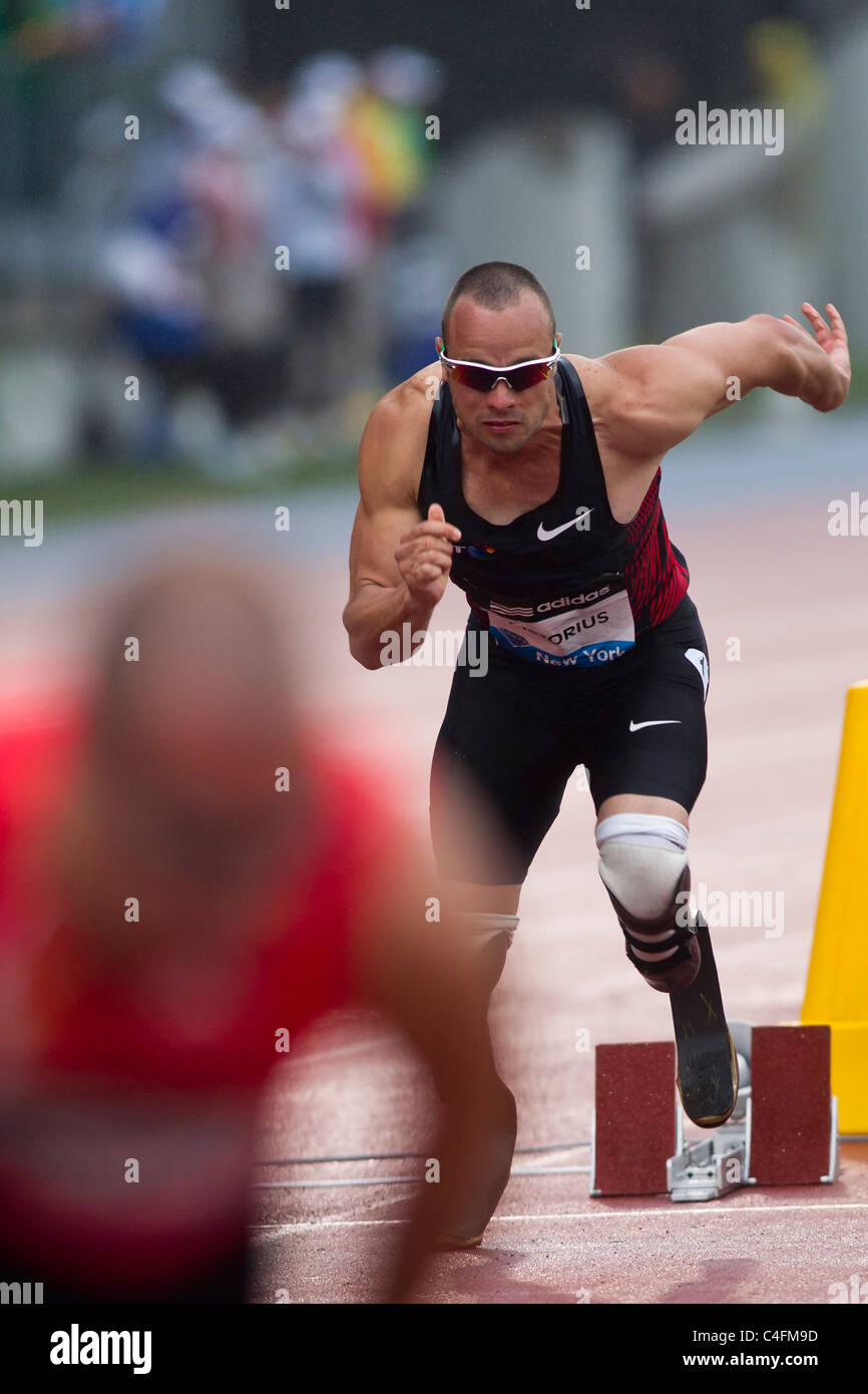 Oscar Pistorius (RSA) qui se font concurrence dans une course à 400 mètres de la piste Grand Prix de NEW YORK 2011 et sur le terrain de la concurrence. Banque D'Images