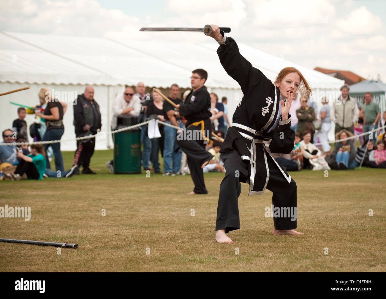 Une démonstration de l'art martial coréen de Kuk Sool Won, Newmarket, Suffolk carnival UK Banque D'Images