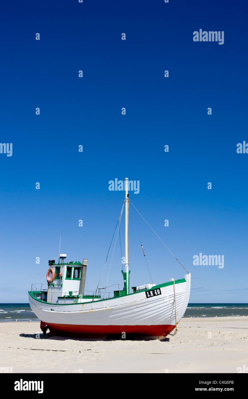 Coupeuses de pêche debout sur la plage Banque D'Images