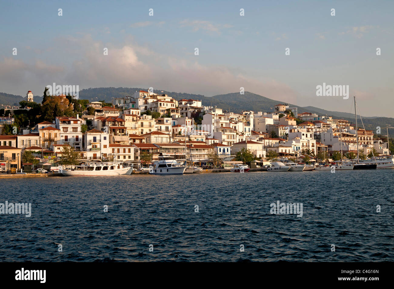 Cityscape Skiathos Town sur l'île de Skiathos, Sporades du Nord, Grèce Banque D'Images