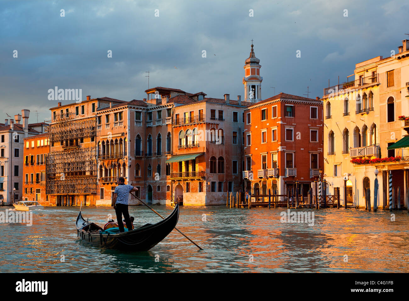 Venise, gondole sur le Grand Canal. Banque D'Images