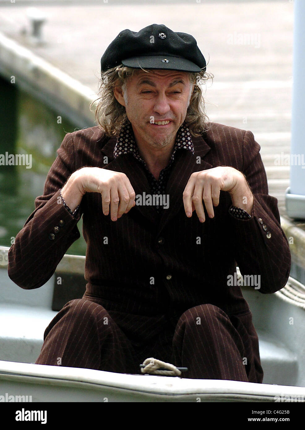 Sir Bob Geldof blagues avec des photographes comme il lance Sail8 activité de bienfaisance Banque D'Images