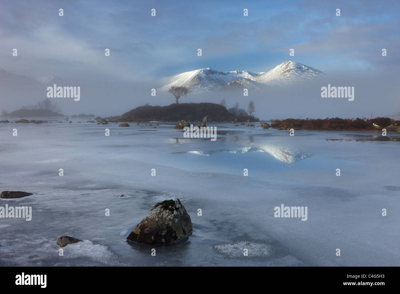 Lochan na h-Achlaise & Le Mont Noir en hiver, Argyll et Bute, Highlands, Scotland, UK Banque D'Images