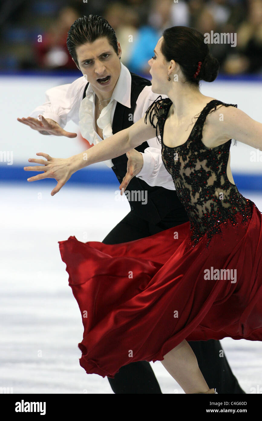 Jeux Olympiques, les champions du monde de danse sur glace et du Canada, Tessa Virtue et Scott Moir en concurrence à l'Est BMO - Patinage Canada 2010. Banque D'Images