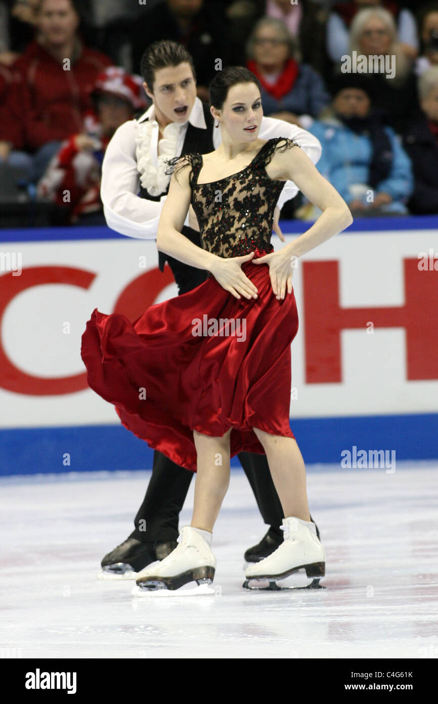 Jeux Olympiques, les champions du monde de danse sur glace et du Canada, Tessa Virtue et Scott Moir en concurrence à l'Est BMO - Patinage Canada 2010. Banque D'Images