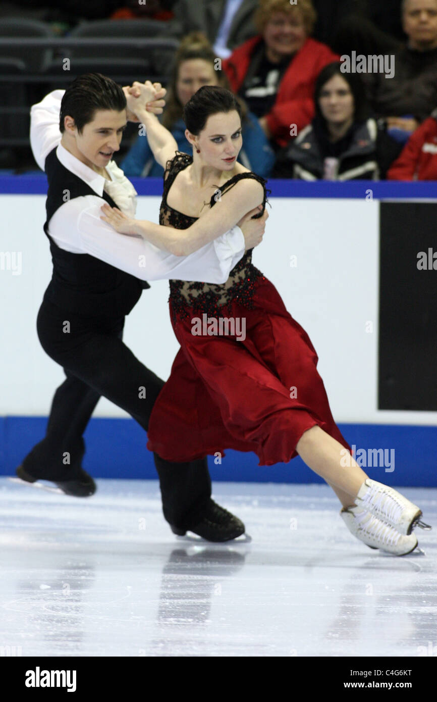 Jeux Olympiques, les champions du monde de danse sur glace et du Canada, Tessa Virtue et Scott Moir en concurrence à l'Est BMO - Patinage Canada 2010. Banque D'Images
