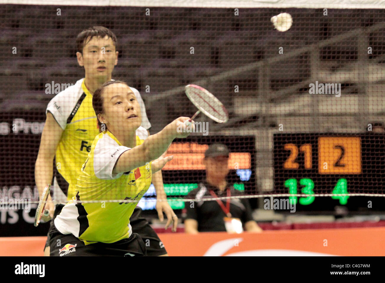 Zhao Yunlei et Zhang Nan de la Chine au cours de la première série de l'Li-Ning Singapore Open 2011. Banque D'Images