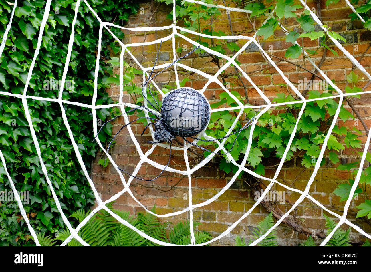 Sur Spider Jardin Web Art au Stockwood Park, Luton Banque D'Images