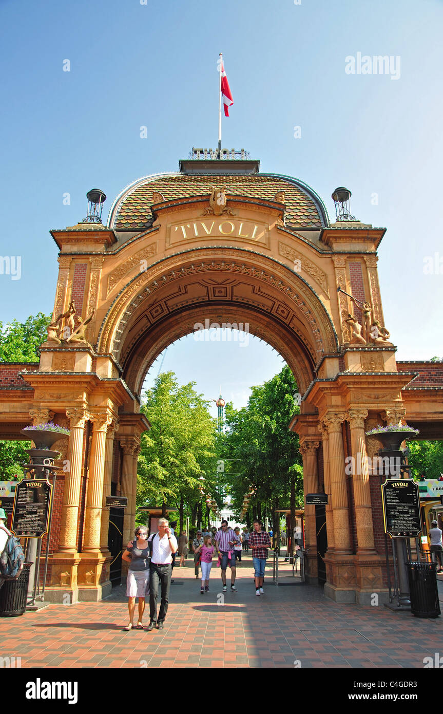 Entrée principale des jardins de Tivoli, Copenhague (Kobenhavn), Royaume du Danemark Banque D'Images