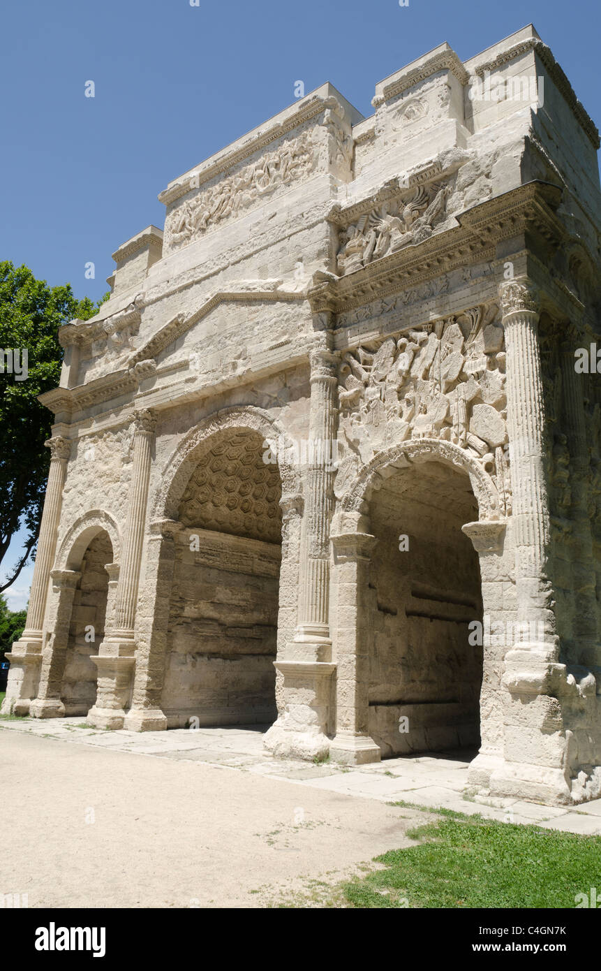 L'arc de triomphe dans la ville d'Orange, Provence, France. Vestiges romains Banque D'Images