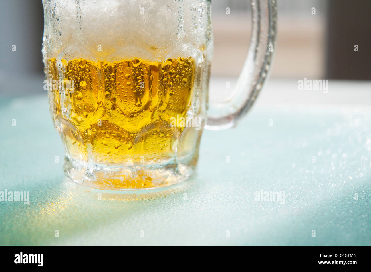 Pichet de bière. Voir de très près. Banque D'Images
