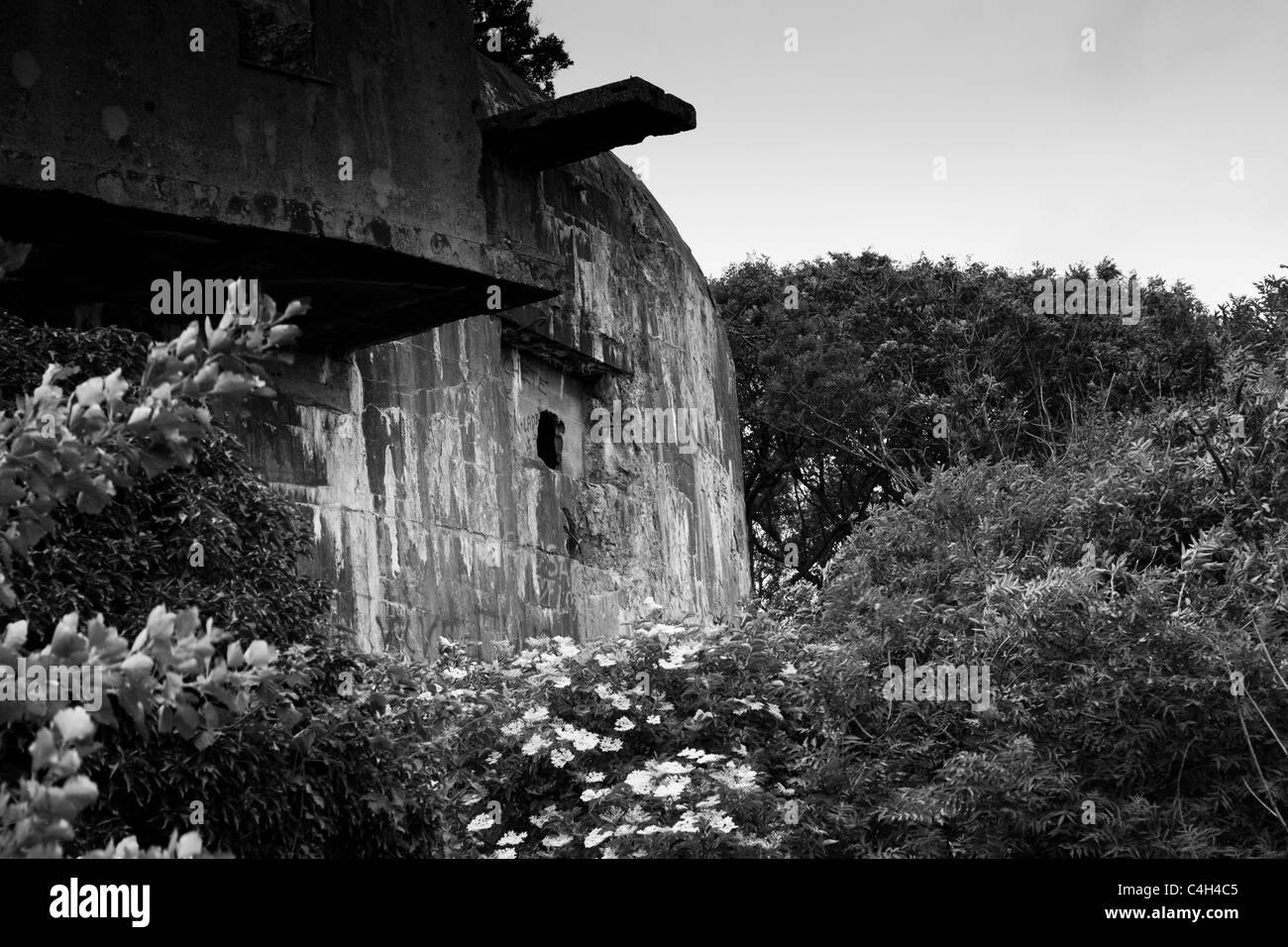 Un bunker du mur de l'Atlantique Nazi chaîne défensive sur la côte ouest de la France dans le Pas de Calais Banque D'Images