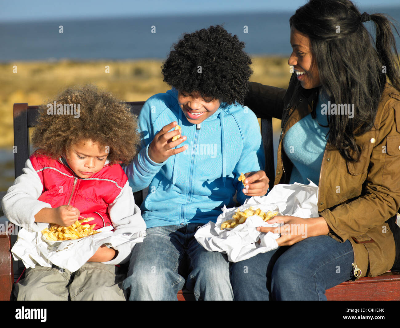 Happy Family having picnic Banque D'Images