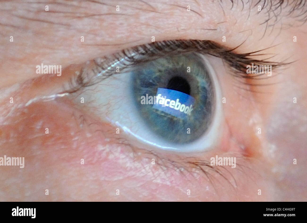 Logo de l'entreprise reflète dans l'Œil Banque D'Images